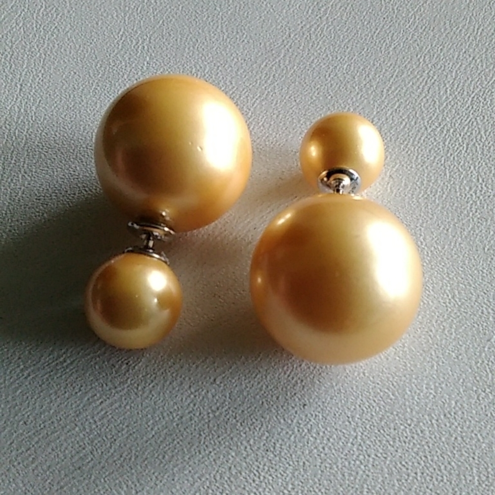 3/$50💎 Shell Pearl Earrings